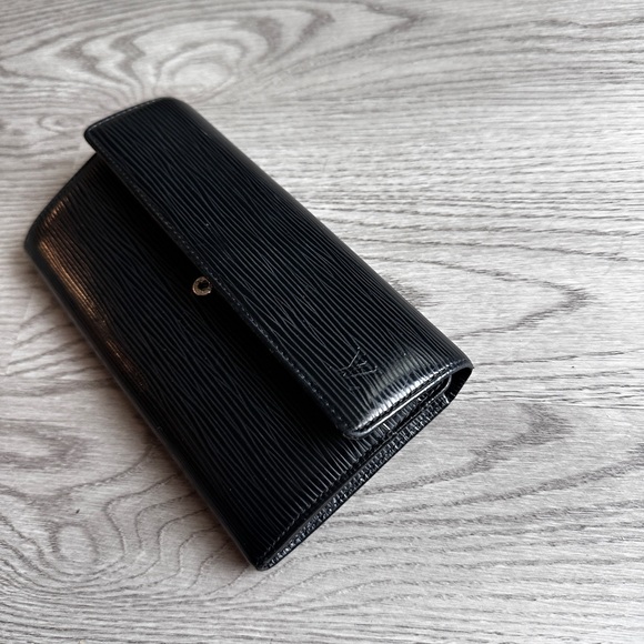 Louis Vuitton Epi Leather Porte Trésor International Wallet
